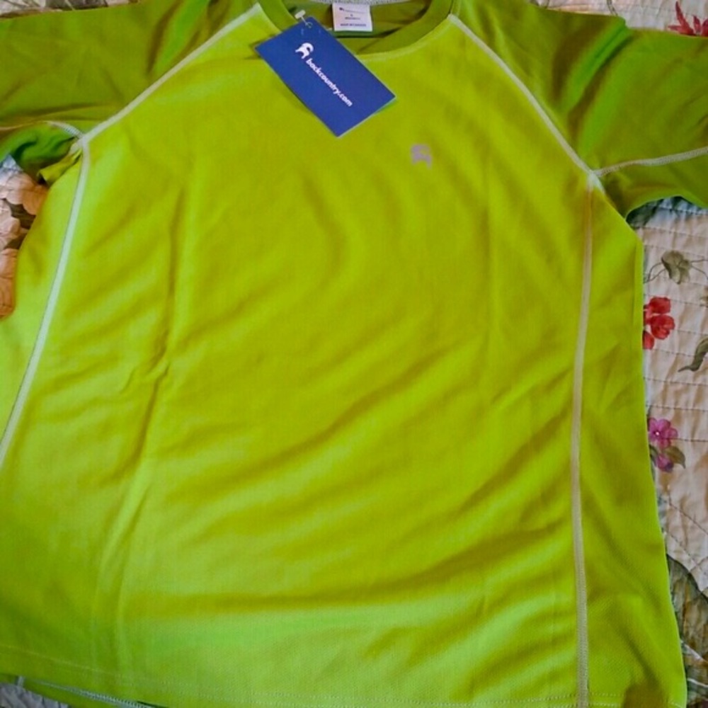 NWT backcountry.com    I   Women’s shirt